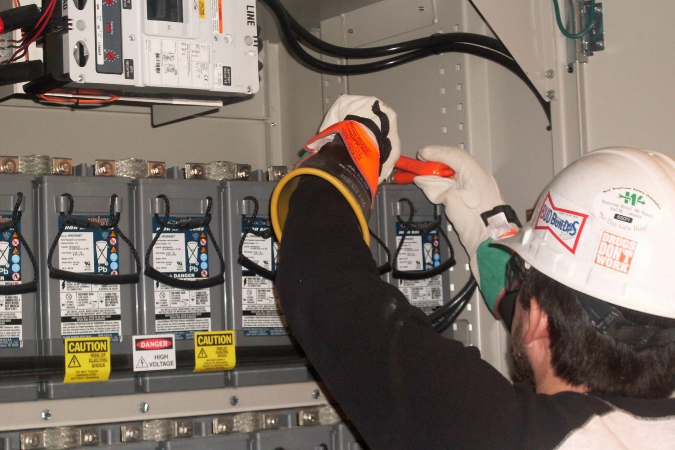 خدمات تعمیر ups صنعتی سه فاز + آموزش عیب‌یابی رایج